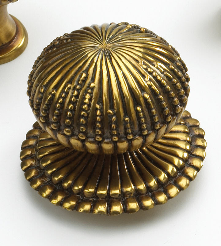 Schaub and Company 969L-PAR Traditional and Contemporary Series 1-1/2 Inch Diameter Radial Mushroom Cabinet Knob Paris Brass