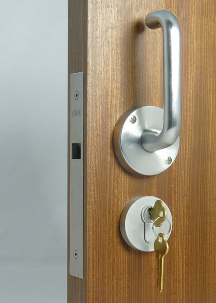 Cavilock CL100A7002 Key Locking Pocket Door Lock